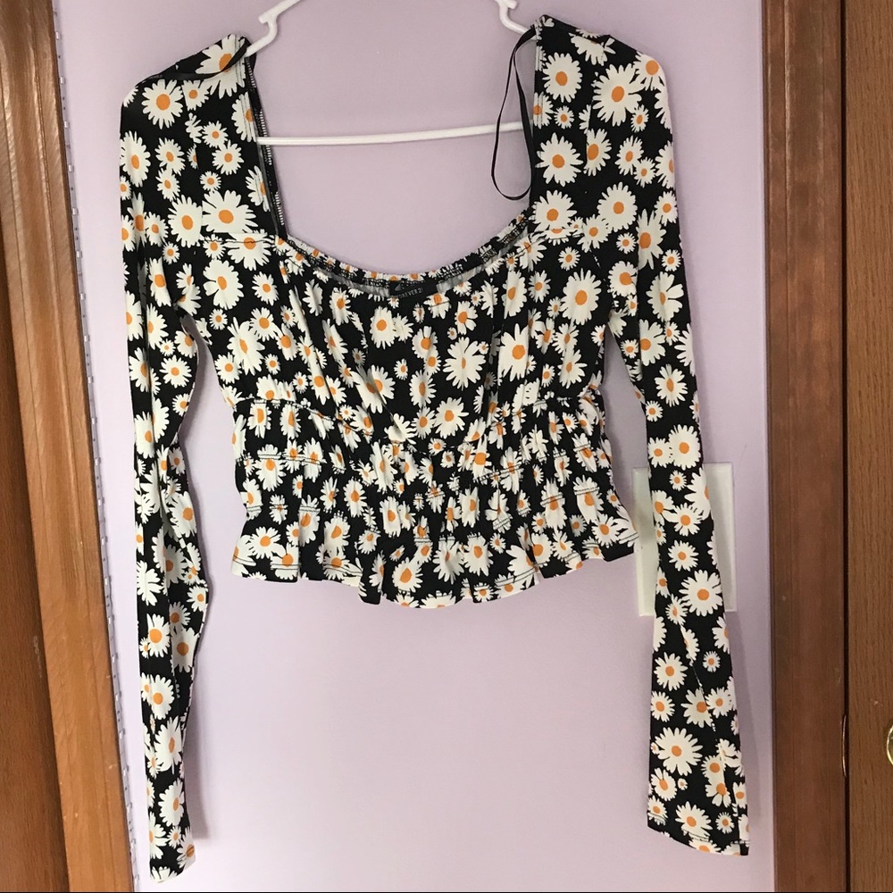 Long sleeve daisy crop top